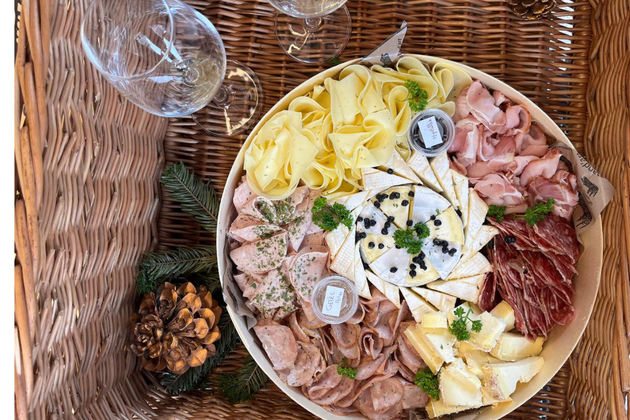 Planche gourmande dans un panier Gourmand'art