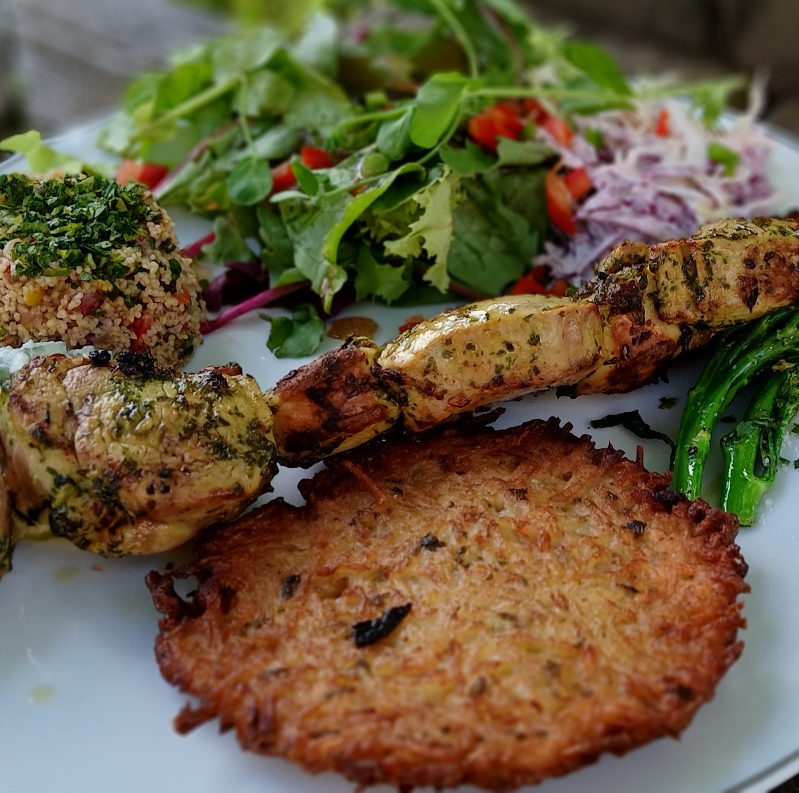 Râpé de pomme de terre et brochette pour illustrer le service traiteur